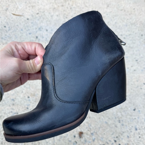 Korks Leather Boots - Picture 7 of 9